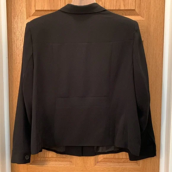 Modest Covington Woman dressy long sleeve black jacket with black lining. - Picture 2 of 9